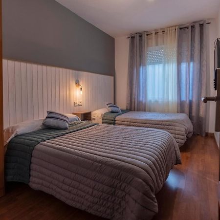 Hostal Julio Cesar La Virgen del Camino Kültér fotó