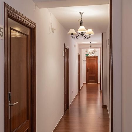 Hostal Julio Cesar La Virgen del Camino Kültér fotó
