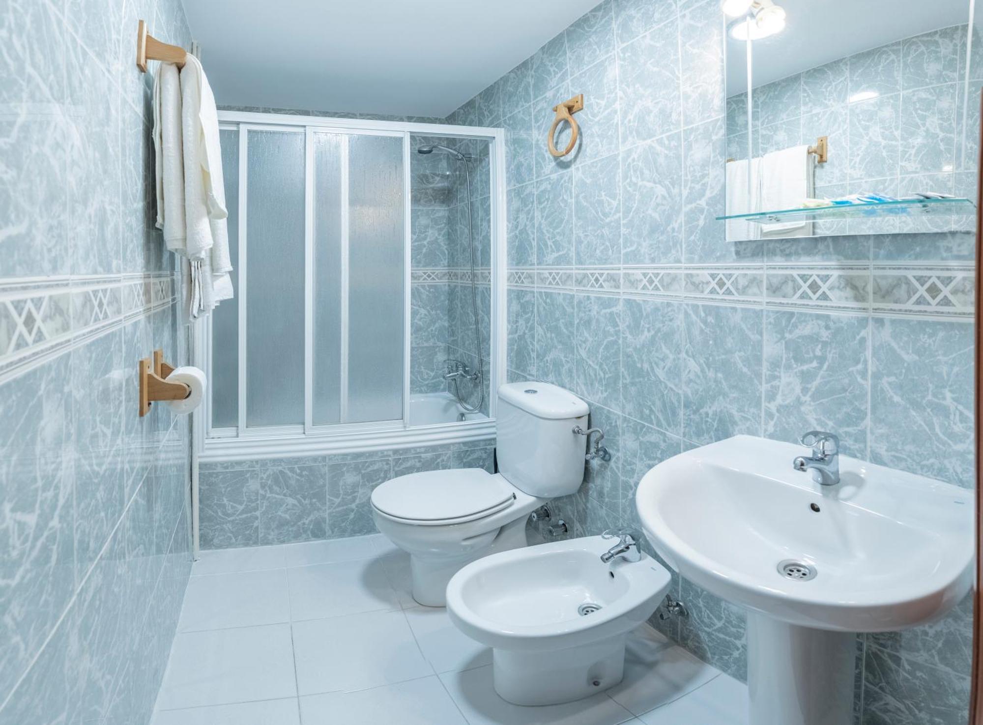 Hostal Julio Cesar La Virgen del Camino Kültér fotó