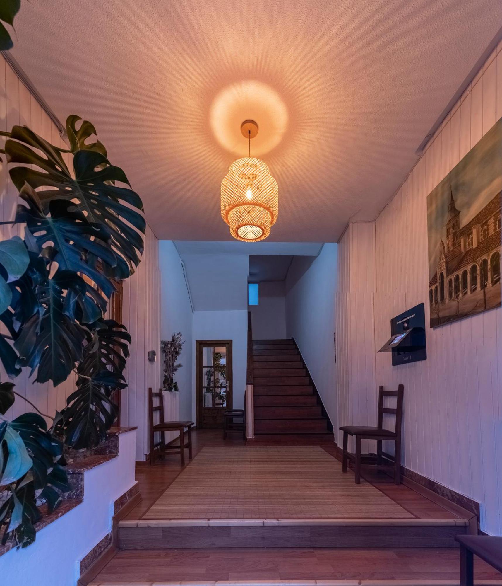 Hostal Julio Cesar La Virgen del Camino Kültér fotó