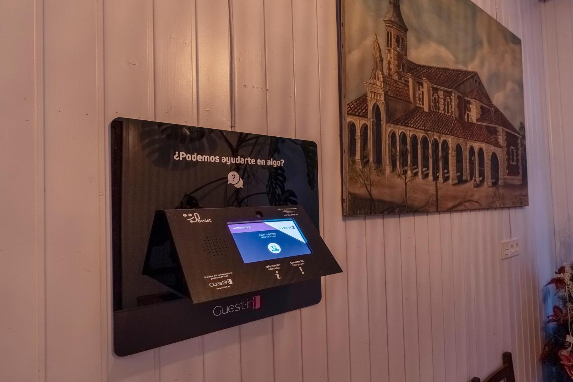 Hostal Julio Cesar La Virgen del Camino Kültér fotó