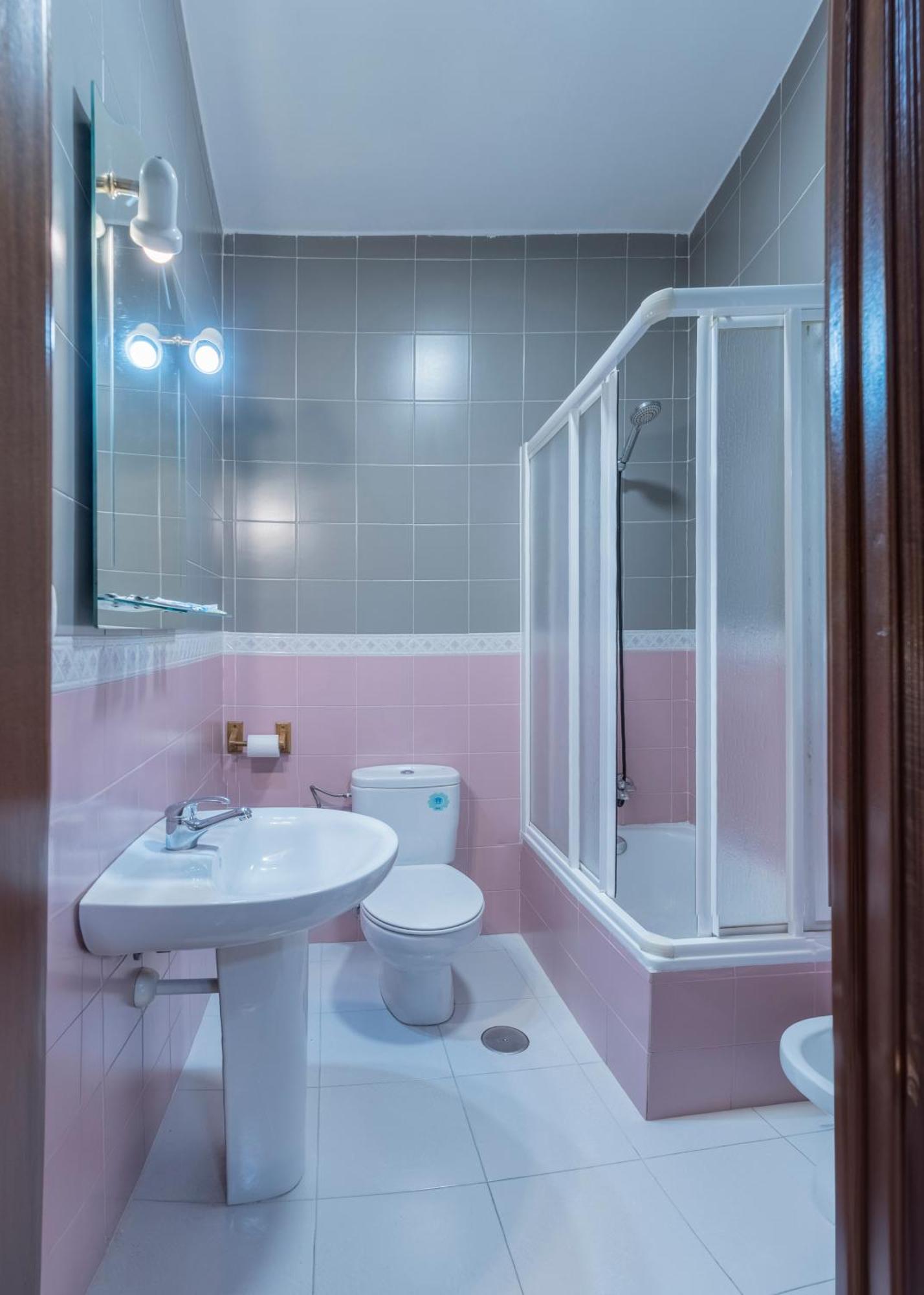 Hostal Julio Cesar La Virgen del Camino Kültér fotó