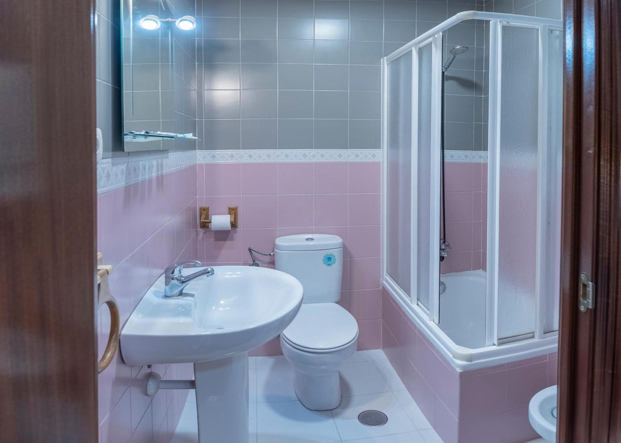 Hostal Julio Cesar La Virgen del Camino Kültér fotó