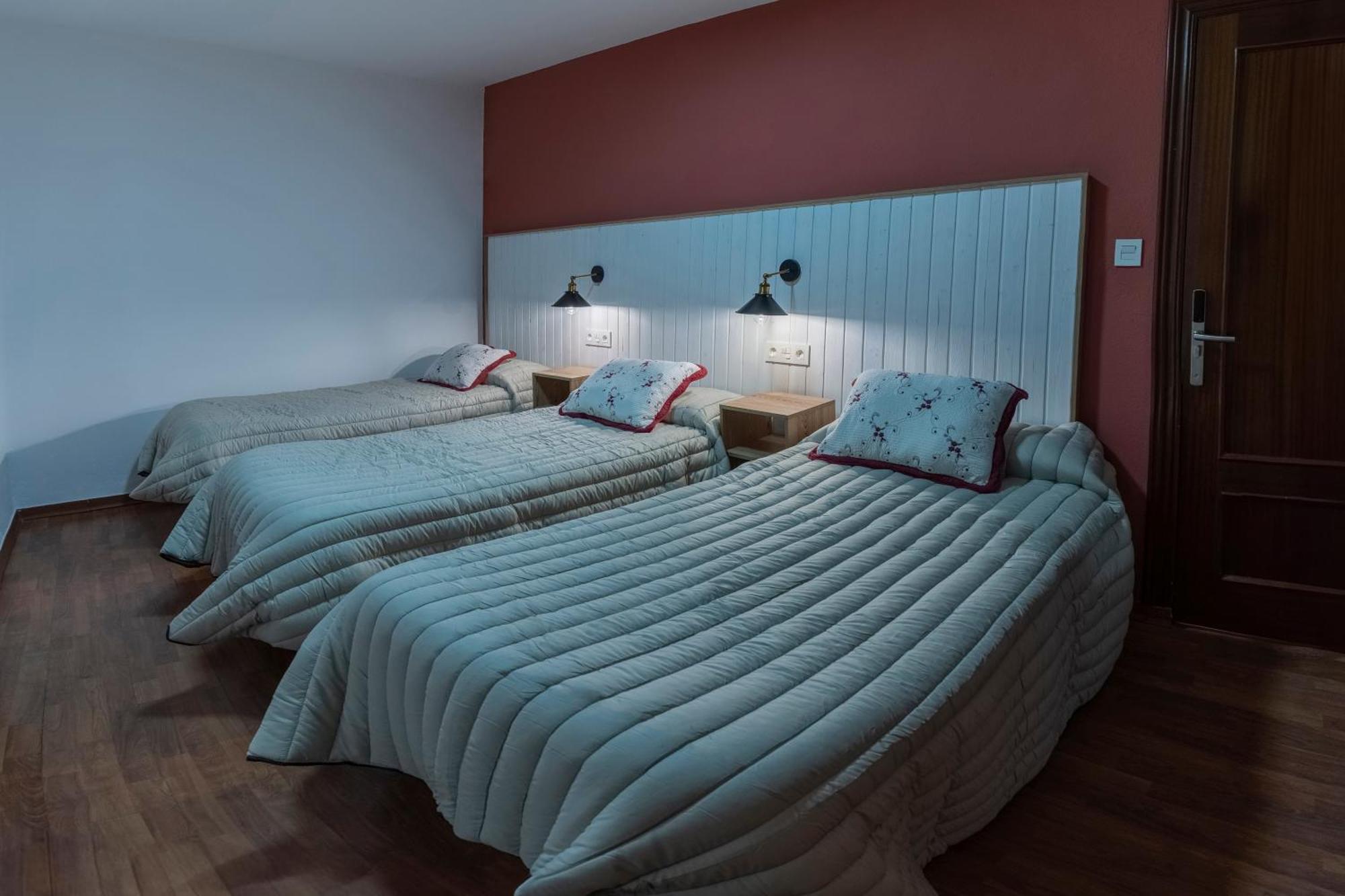 Hostal Julio Cesar La Virgen del Camino Kültér fotó