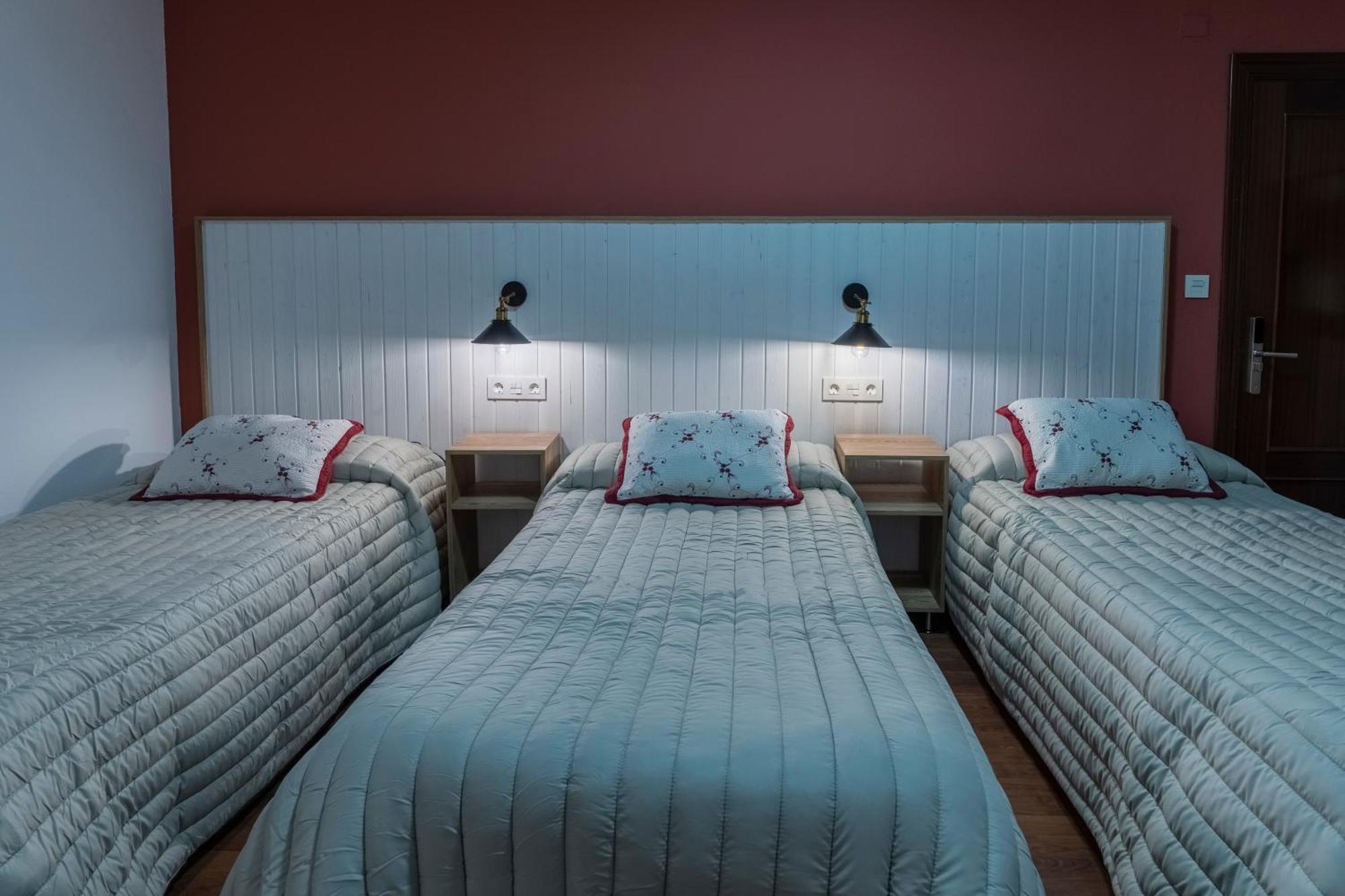 Hostal Julio Cesar La Virgen del Camino Kültér fotó