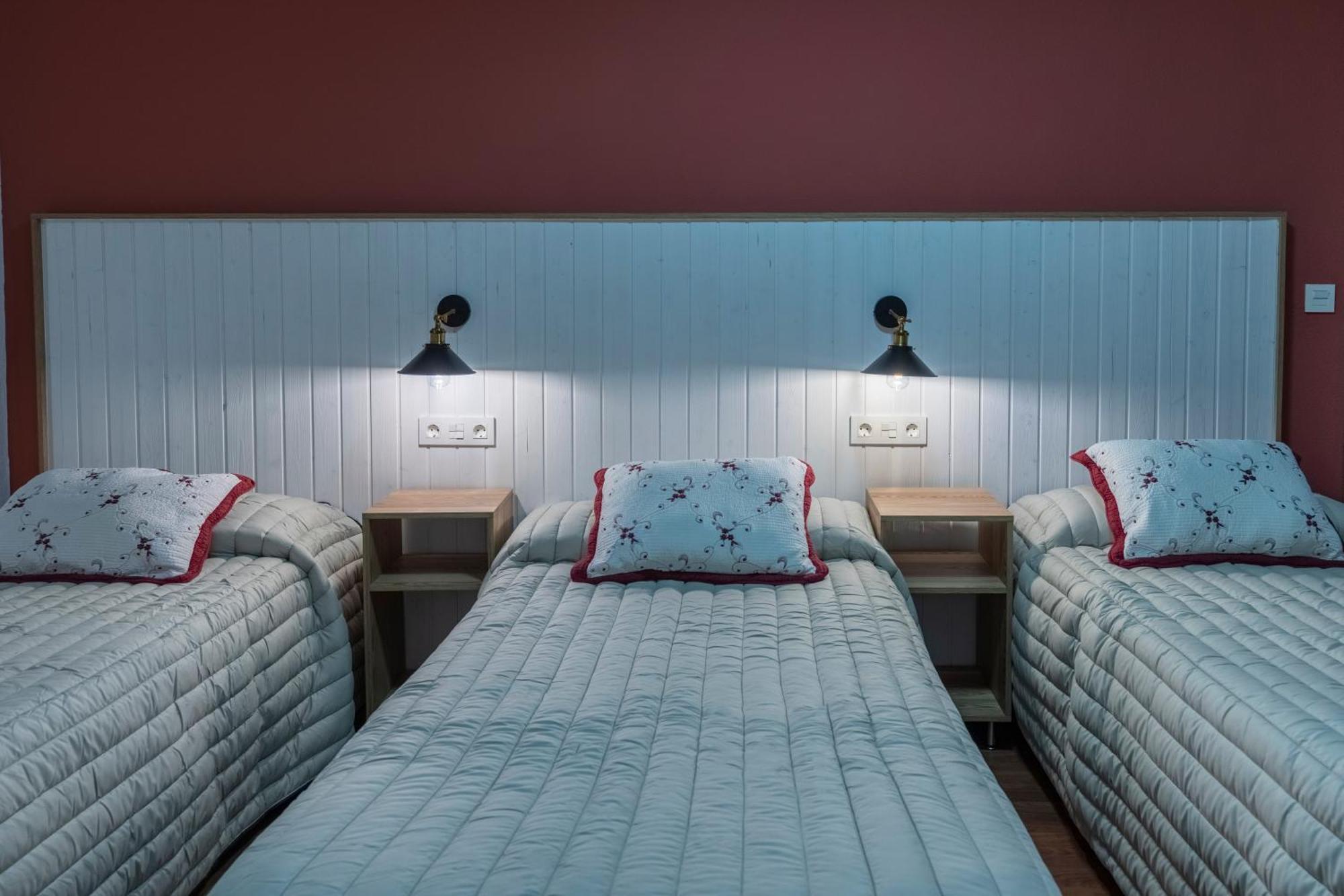 Hostal Julio Cesar La Virgen del Camino Kültér fotó