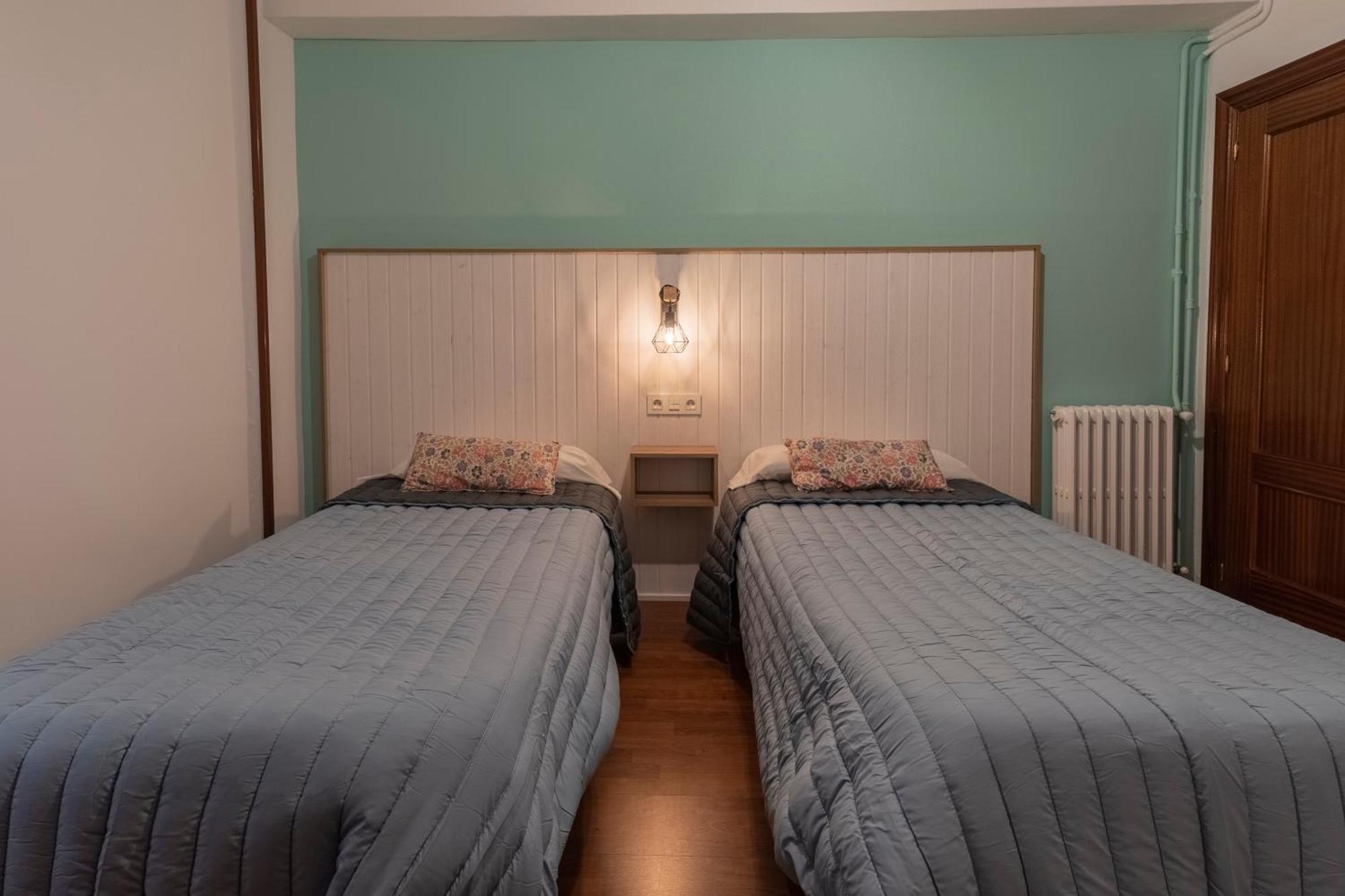 Hostal Julio Cesar La Virgen del Camino Kültér fotó