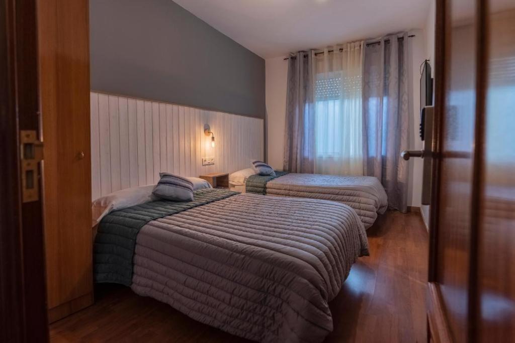 Hostal Julio Cesar La Virgen del Camino Kültér fotó