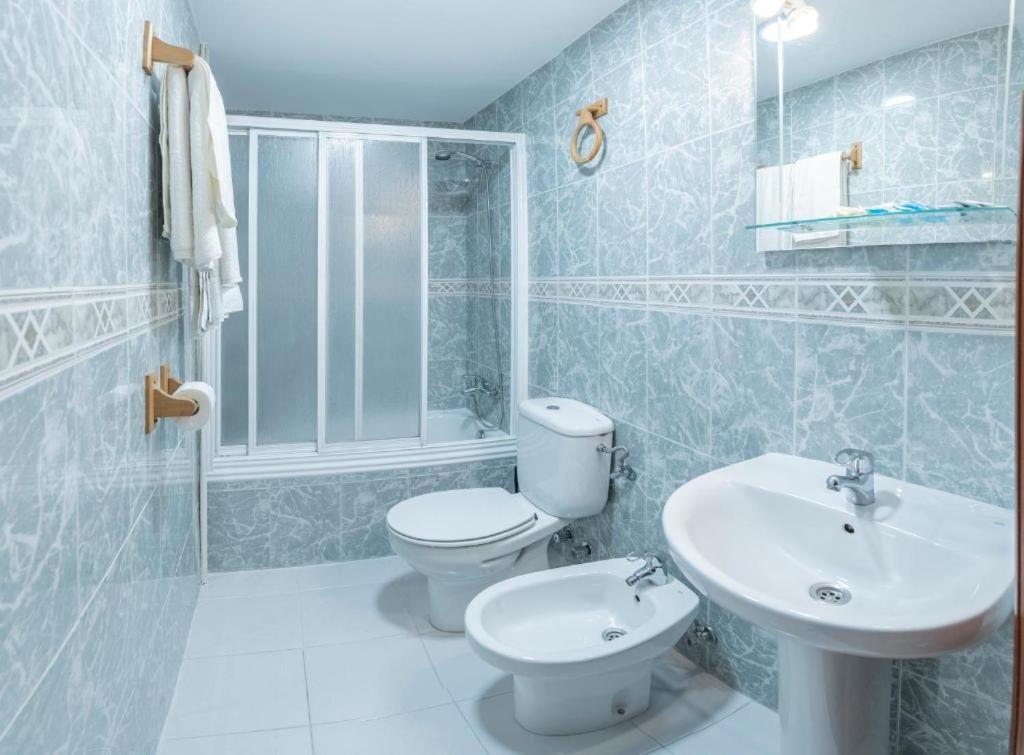Hostal Julio Cesar La Virgen del Camino Kültér fotó