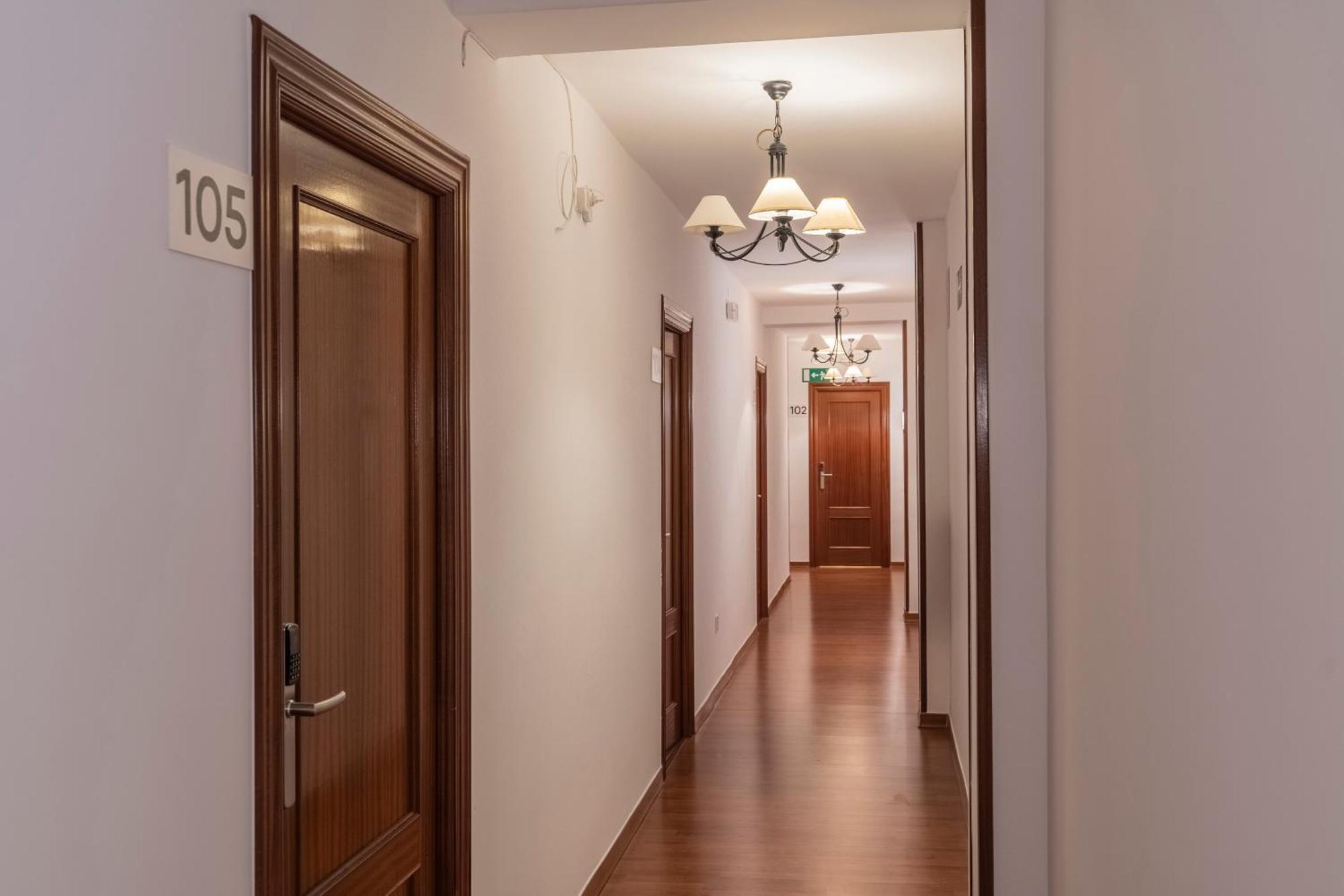 Hostal Julio Cesar La Virgen del Camino Kültér fotó