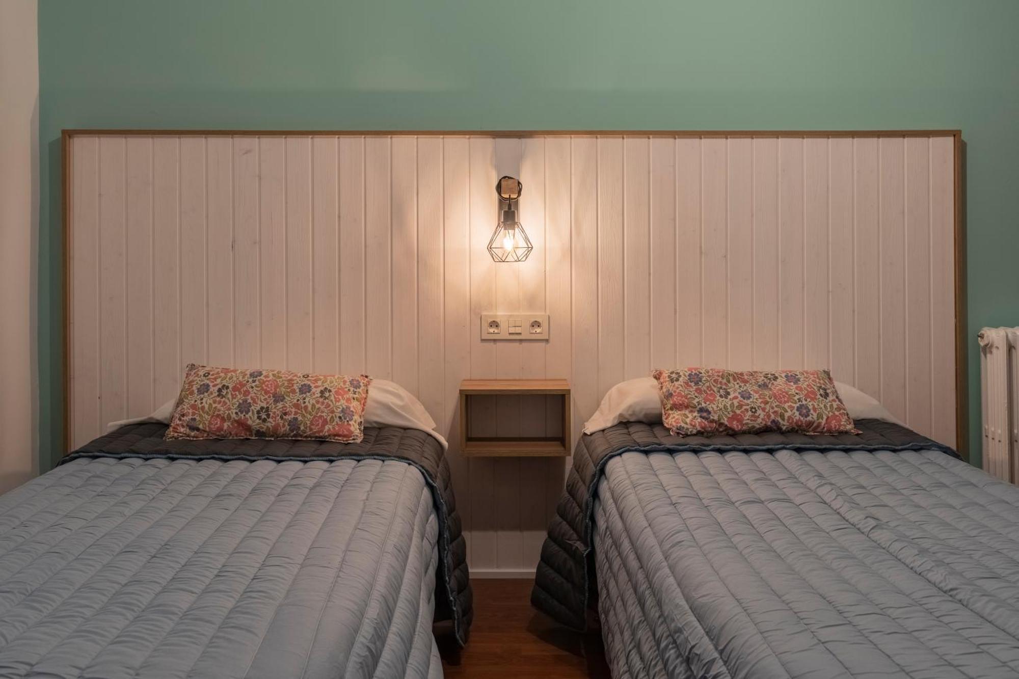 Hostal Julio Cesar La Virgen del Camino Kültér fotó